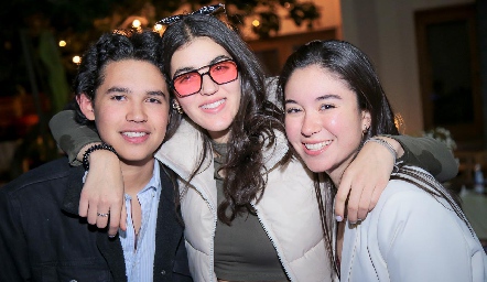  Diego Méndez, Natalia Gómez y Paola Díaz.