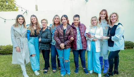  Adri de la Maza, Sofía Solana, Coquena del Valle, Ana Clara Bárcena, Roberta Ortiz, Gaby Bárcena, Ana Gaby Ibarra, Eugenia Valle y Maru Bárcena.