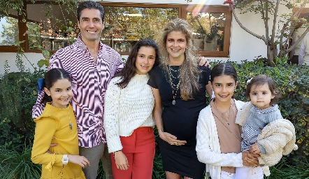  Rafael Lebrija y Lourdes López con sus hijas Javiera, Lourdes, Carlota y Rafaela Lebrija.