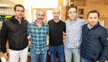  Javier Fernández, Tato, Alejandro Gutiérrez, Jesús Fernández y Mateo Conde.