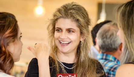  Lourdes López.