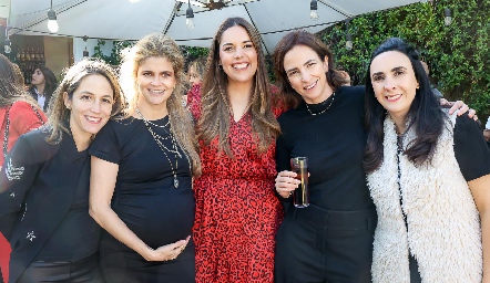  Maribel Ocejo, Lourdes López, Daniela Treviño, Ale Güemes y Regina Ibáñez.