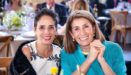  Natalia Ortuño y Regina Boelsterly.