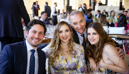  Daniel Camargo, Mónica Llamazares, Vinicio Llamazares y Renata Llamazares.