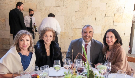  Rosy Díaz Infante, Rosa Villarreal, David Terrestrejo y Lorena Díaz Infante.