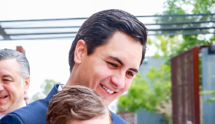  Alejandro Villasana con su sobrino Sebastián.