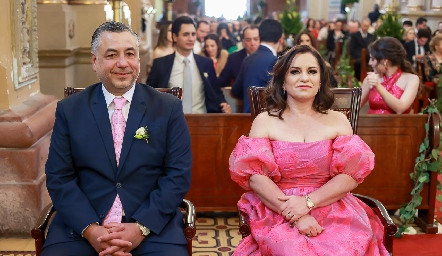  Alejandro Villasana y Claudia Ávila, papás de la novia.