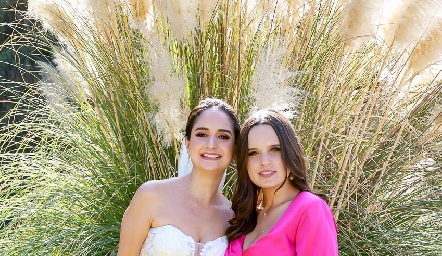  Claudia Villasana y Maite Soberón.