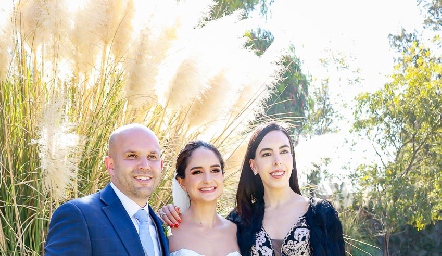  Santiago Villarreal, Claudia Villasana y Mariana Tobías.