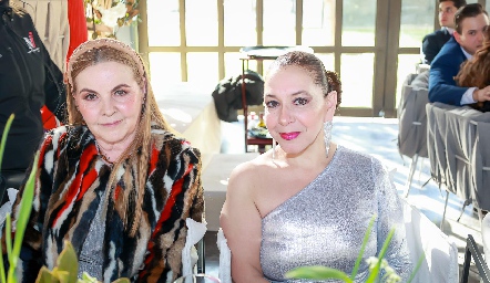  Carmen Castro y Gladys Villasana.