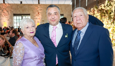  Gladys, Alejandro y Rodrigo Villasana.