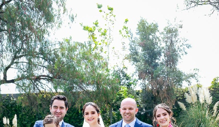  Los novios con la familia Villasana Ascanio.