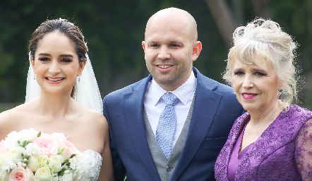  Claudia Villasana, Santiago Villarreal y Rita Llamazares.