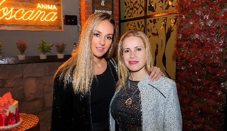  María Torres y Michelle Baeza.