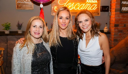  Michelle Baeza, María Torres y Ale Díaz de León.