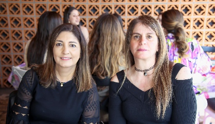   Yayis González y Laura Abad .