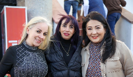  Mónica Aguiñaga, Violeta García y Namiko Susuda.