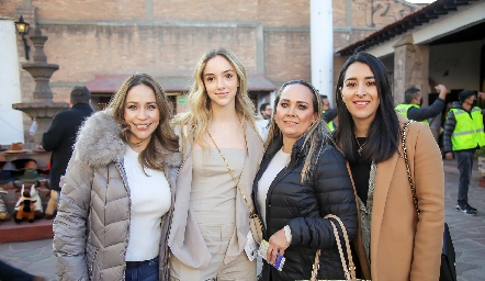  Claudia González, Alejandra Villarreal, Ana Luisa López y Nora Vega.