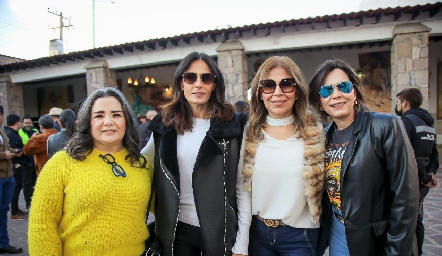  Cecilia Compean, Claudia Artolozóga, Adriana Rueda y Alejandra Martínez.