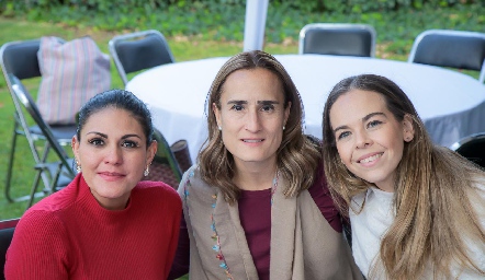  Érika Mendoza, Luza González e Irán Vergara.