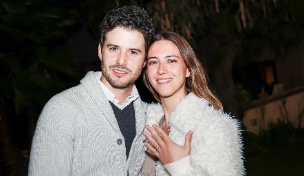  Claudio Meade Andrés y Elena Pelayo se comprometieron en matrimonio.
