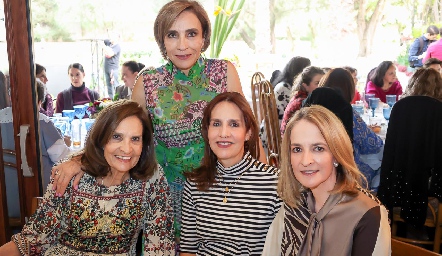  Paty de la Rosa con sus hermanas Ana y Mónica de la Rosa y su prima Claudia Carpizo.
