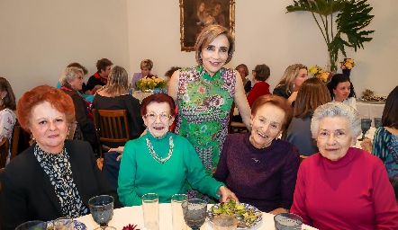  Cristina de Carpizo, María Luisa Castillo, Paty de la Rosa, Ana María Carpizo y Olga Susana de la Rosa.