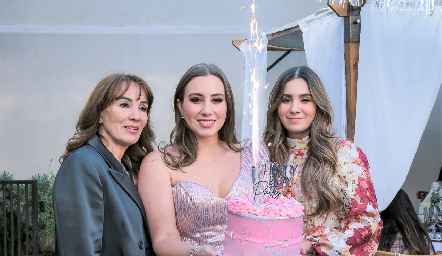  Paty Espinosa con sus hijas Paty y Maite De Antuñano.