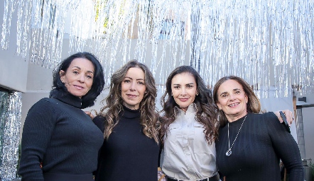  Adriana Espinosa, Anna Astrid Navarro, Liz Gómez y Verónica Alcalde.