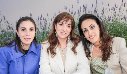  Daniela Paredes, Pituca Espinosa y Ruth Morales.