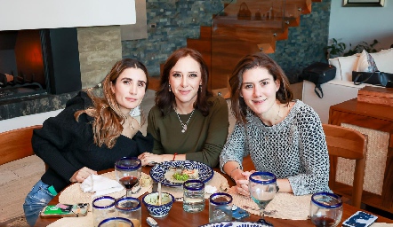  Lourdes Lafuente, Sandra Aldrete y Paulina Vivanco.