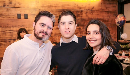  Bruno Dávila, Santiago Sánchez y Valentina Nava.