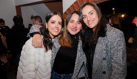  Fer González, Mariana y Magda Foyo.