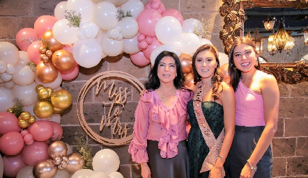  Carolina Aguilar, Lili Medina y Carolina Medina.