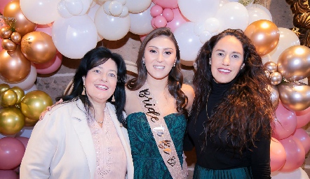  Lourdes Del Valle, Lili Medina y Gabriela Ramírez.