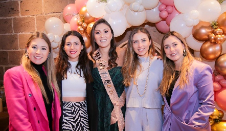  Alejandra Puente, Victoria Álvarez, Lili Medina, Elizabeth Treviño y Fernanda Pérez.