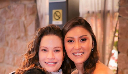  Bárbara Portales y Lili Medina.