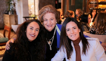  Gabriela Ramírez, Marcelle Coulón y Caro del Peral.