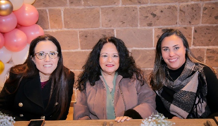  Claudia del Peral, Marcelle Del Valle y Beatriz Castro.