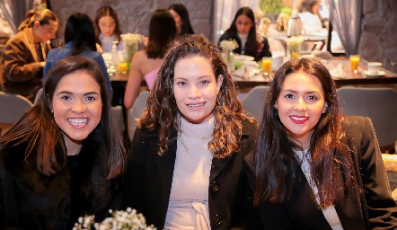  Yuli Valle, Bárbara Portales y Victoria Álvarez.