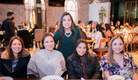  Paulina Medina, Polet González, Adriana Priego, Lupita Sánchez y Elisa Escamilla.