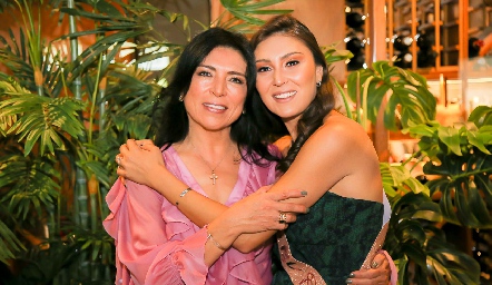 Carolina Aguilar y Lili Medina.