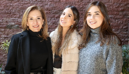  Mónica Dorador con sus hijas Sofía y Mónica Balbontín.