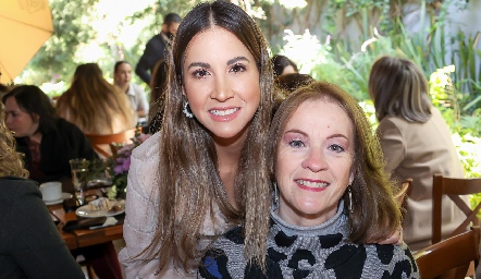  Mónica Balbontín y Rocío Gómez.