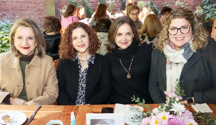  María del Carmen Dibildox, Lupita González, Adriana Zapata y Karla Vilet.