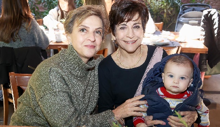  Claudia González, Alicia Dibildox y Julián.