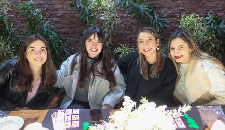  Yusa de la Rosa, Paula de la Rosa, Montse Elizondo y Daniela Balderas.