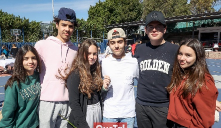  Sofía, Mauricio, Priscila, Manuel, Paulo y Camila.