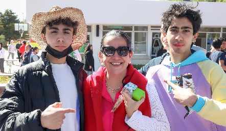  Rodrigo Abaroa, miss Isela y Rodrigo Medlich.