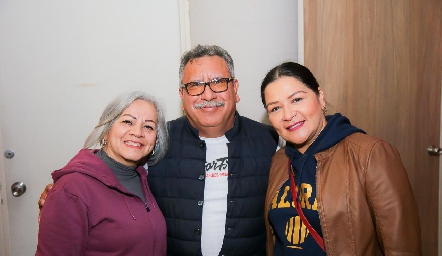  Aidé Valenzuela, Eulalio López y Leticia López.
